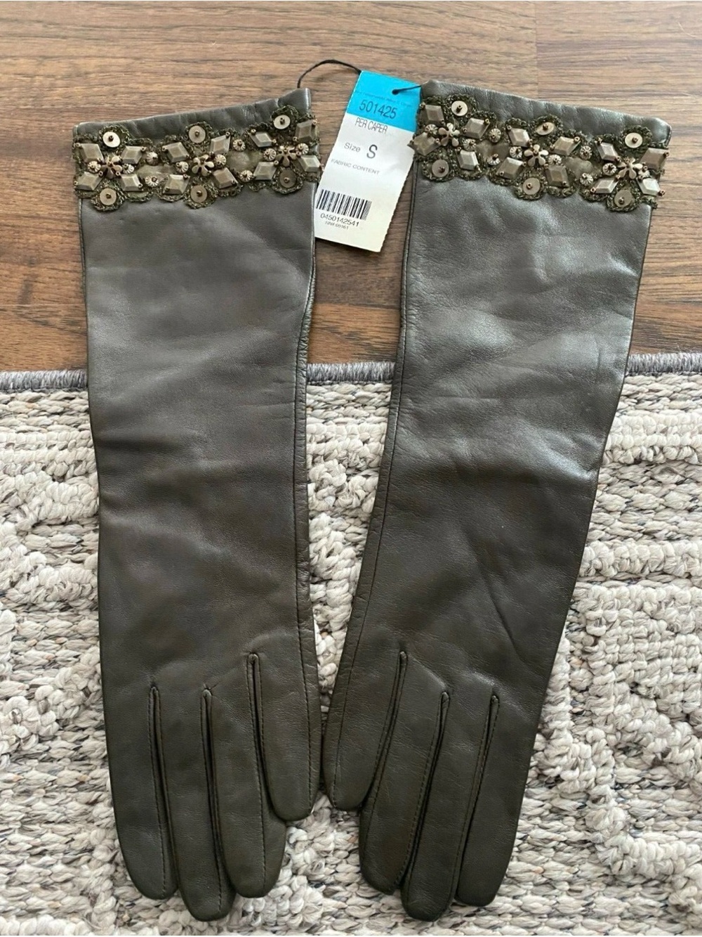 Carlisle “Per Se”  NWT Embellished Long  Lambskin Leather Gloves-012